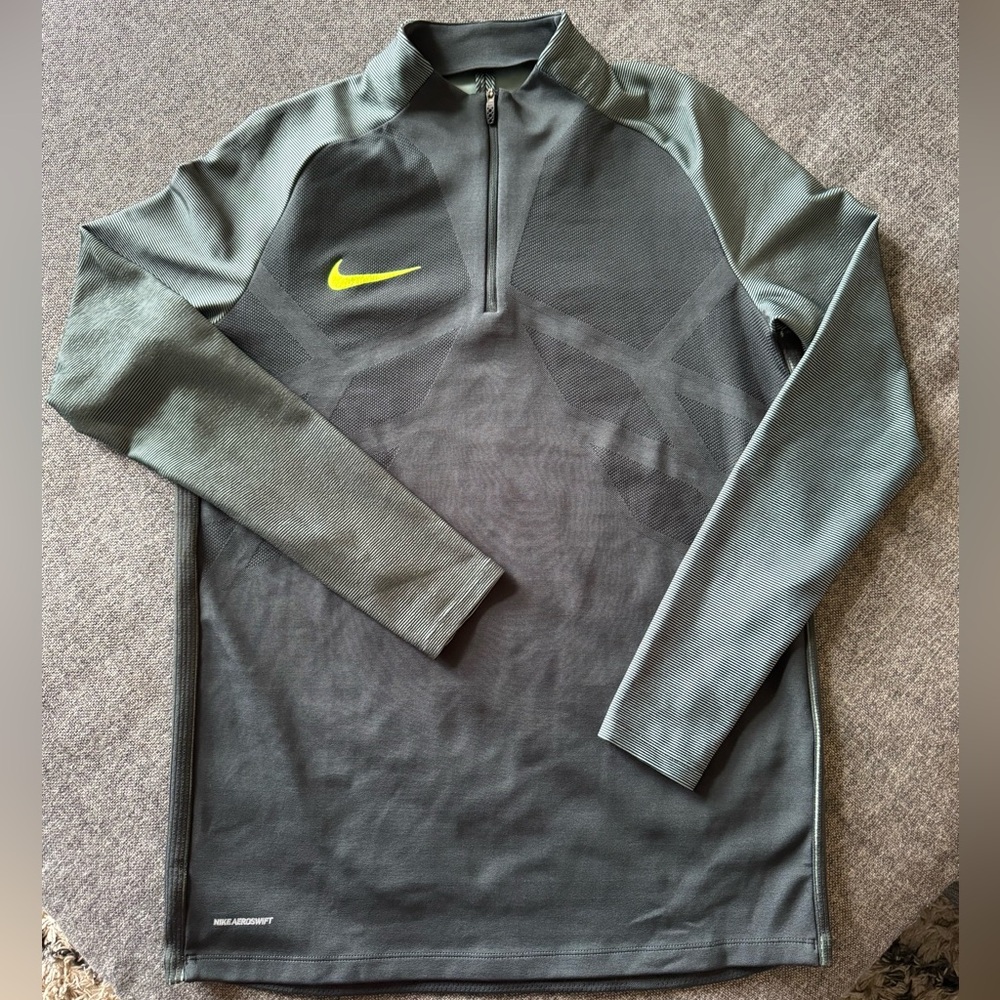 Nike Aeroswift Soccer/Running 1/4 zip Training Jacket